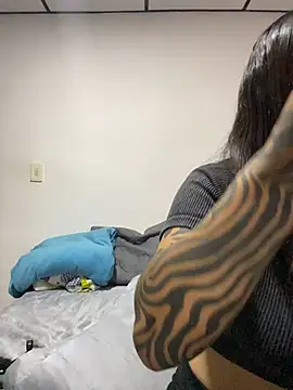 Alana Arang online show from November 27, 2025, 1:51 am