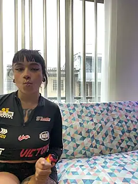 Alana Arang online show from November 28, 2025, 7:16 pm