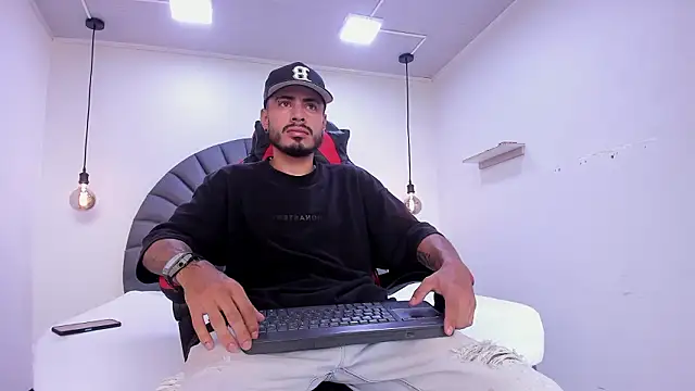 MatthewCullen online show from February 5, 2026, 7:51 pm