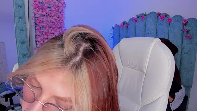 Ash 20  online show from December 5, 2025, 2:03 pm