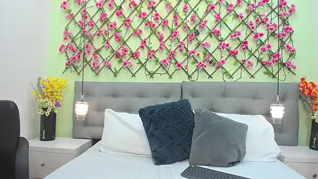 Luna delvalle online show from November 28, 2025, 5:54 am