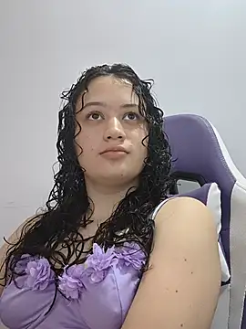 Snapshot of Alana_444 chatting on May 27, 2026, 3:36 am Alana 444 online show from May 27, 2026, 3:36 am
