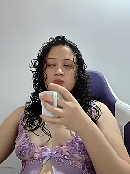 Snapshot of Alana_444 chatting on July 25, 2026, 4:21 am Alana 444 online show from July 25, 2026, 4:21 am