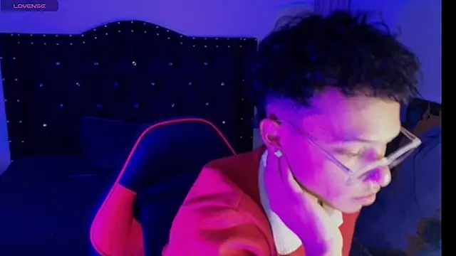 thian blakee online show from December 1, 2025, 3:55 am