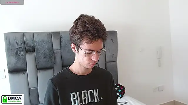 SaccharineSin online show from November 28, 2025, 4:53 pm