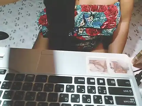 FlorMoreno Palangga online show from December 13, 2025, 10:15 pm