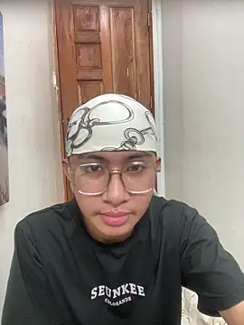 asiantwink0000 online show from February 7, 2026, 9:18 pm