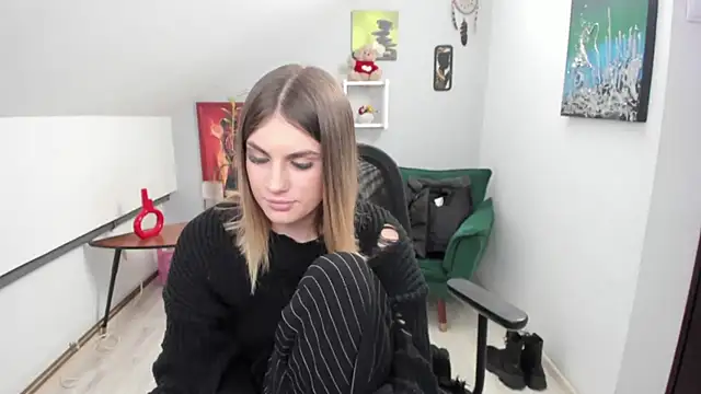 SarahOwenn online show from January 12, 2026, 12:10 pm