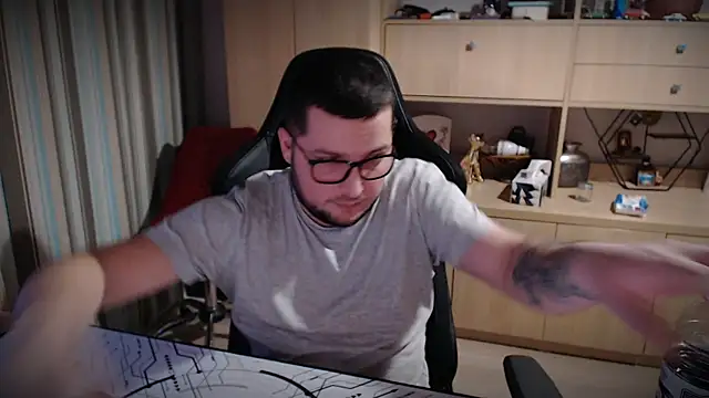 kevinnlovelly online show from December 22, 2025, 4:48 pm