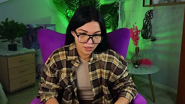 Snapshot of LulaMazzeo chatting on December 1, 2025, 8:52 am LulaMazzeo online show from December 1, 2025, 8:52 am