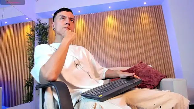 Snapshot of Bastthianxxx chatting on December 3, 2025, 8:18 pm Bastthianxxx online show from December 3, 2025, 8:18 pm