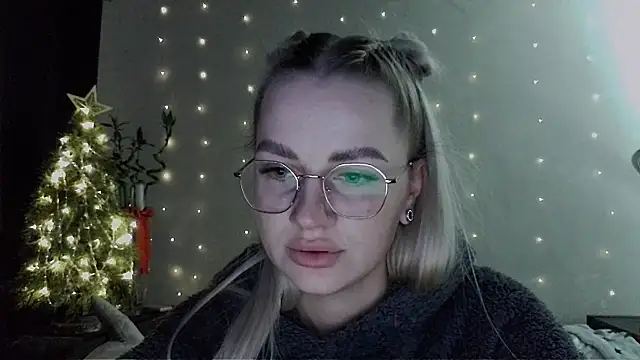 Snapshot of Whitehex666 chatting on December 22, 2025, 5:10 pm Whitehex666 online show from December 22, 2025, 5:10 pm