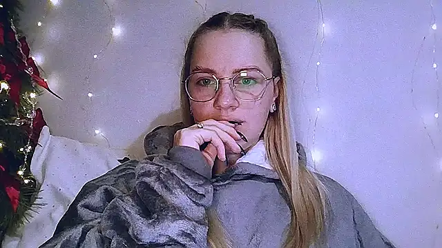 Snapshot of Whitehex666 chatting on January 5, 2026, 5:38 pm Whitehex666 online show from January 5, 2026, 5:38 pm