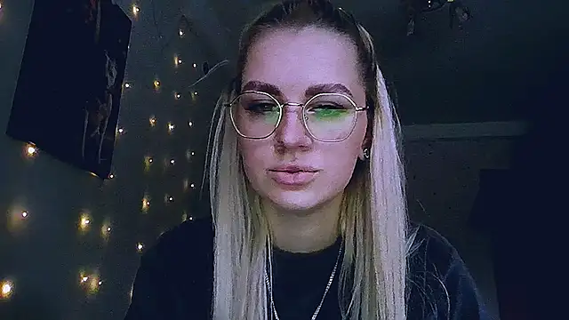 Snapshot of Whitehex666 chatting on January 7, 2026, 11:01 am Whitehex666 online show from January 7, 2026, 11:01 am