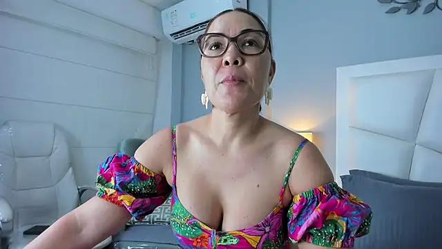 Snapshot of AnnaJaimes chatting on April 22, 2026, 11:50 pm AnnaJaimes online show from April 22, 2026, 11:50 pm
