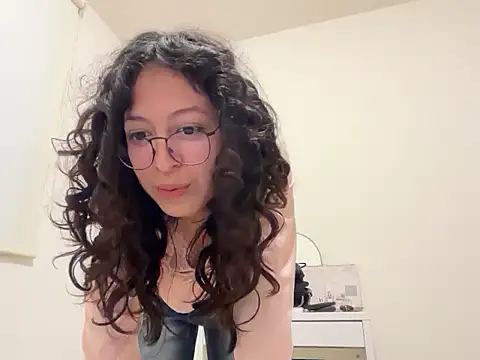 Alicatcua  online show from January 17, 2026, 3:11 am