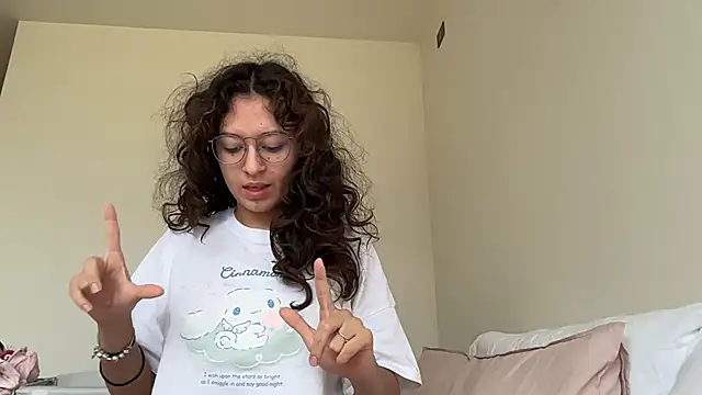 Alicatcua  online show from July 5, 2026, 7:10 pm
