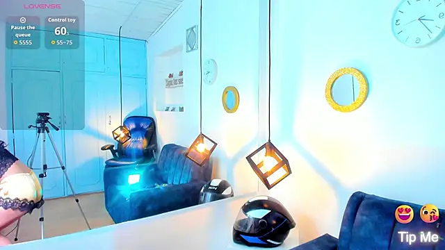 Hot Darliing online show from December 3, 2025, 1:42 pm