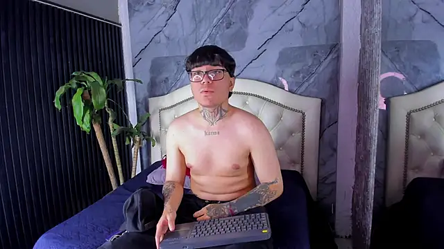 Noah West18 online show from November 28, 2025, 9:17 pm