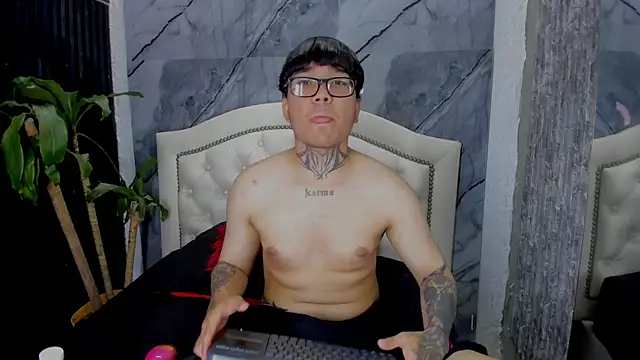 Noah West18 online show from December 2, 2025, 7:53 pm