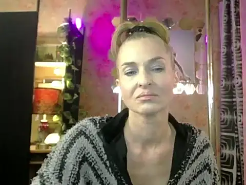 Soniakiss online show from May 17, 2026, 1:40 pm