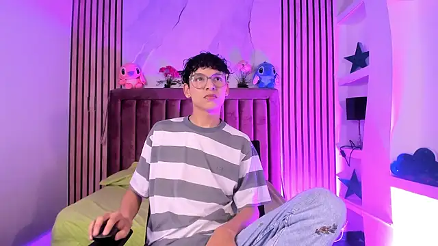 SthepanodiMonaco online show from December 5, 2025, 7:21 pm