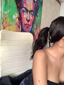 MiaScott Pink online show from December 5, 2025, 1:09 pm