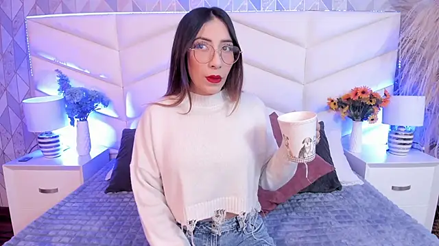 Lizzi Hotman  online show from January 15, 2026, 12:10 pm