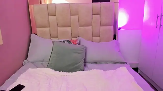 Nana  S online show from December 14, 2025, 3:01 am