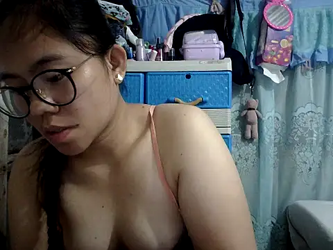 xxdreamgirl69 online show from April 9, 2026, 6:30 am