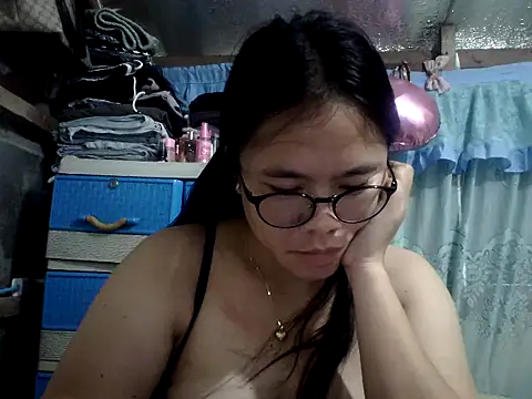xxdreamgirl69 online show from May 27, 2026, 1:57 am