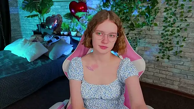 Mia Mooore online show from February 9, 2026, 1:26 pm