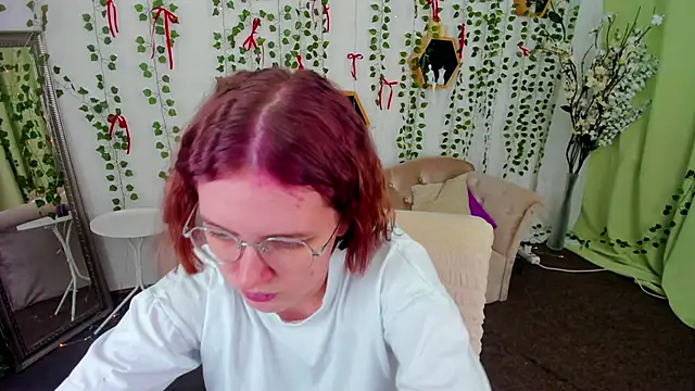 Mia Mooore online show from February 18, 2026, 1:18 pm