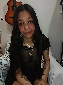 Emma Everett online show from December 2, 2025, 12:32 pm