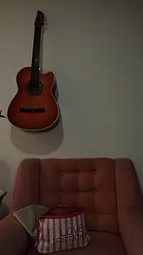 Emma Everett online show from December 19, 2025, 2:02 pm