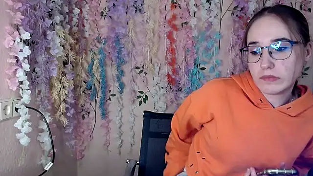 Snapshot of Moon__Lily chatting on December 2, 2025, 3:18 pm Moon Lily online show from December 2, 2025, 3:18 pm