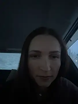 ZaraHill online show from December 20, 2025, 2:40 am