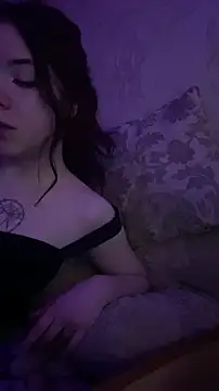 Tinashiny online show from November 28, 2025, 5:48 pm