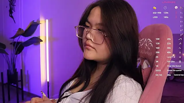 Snapshot of VeneraMai chatting on December 2, 2025, 5:19 pm VeneraMai online show from December 2, 2025, 5:19 pm