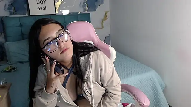 Snapshot of cherrysmall2 chatting on November 29, 2025, 5:10 am cherrysmall2 online show from November 29, 2025, 5:10 am