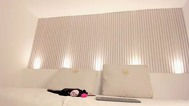 ayla velt online show from April 21, 2026, 8:55 pm