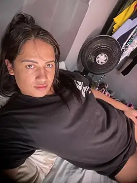 larysinha online show from April 14, 2026, 5:19 pm