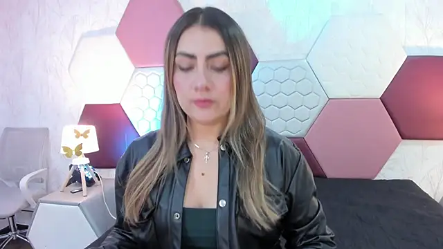 Snapshot of AriaRous chatting on June 6, 2026, 1:49 pm AriaRous online show from June 6, 2026, 1:49 pm