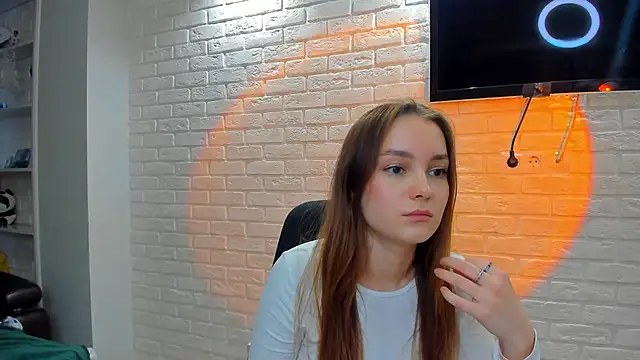 LouiseFlower  online show from November 29, 2025, 7:33 am