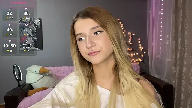 VikkiWittel online show from December 18, 2025, 4:35 pm