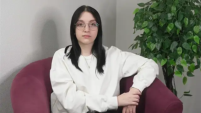 AmyDilox online show from December 1, 2025, 5:45 am