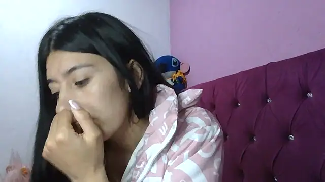 TaylorLove- online show from December 17, 2025, 1:11 am