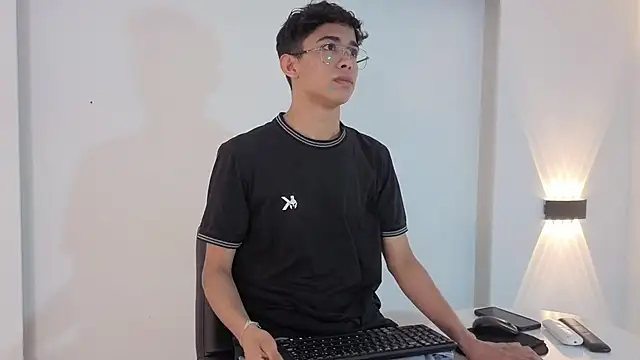 CharmingJeremy  online show from December 1, 2025, 12:21 pm