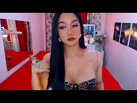 Snapshot of UrScreenGoddess chatting on June 5, 2026, 12:17 am UrScreenGoddess online show from June 5, 2026, 12:17 am