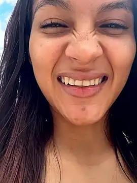 carohornyy online show from December 14, 2025, 3:39 pm